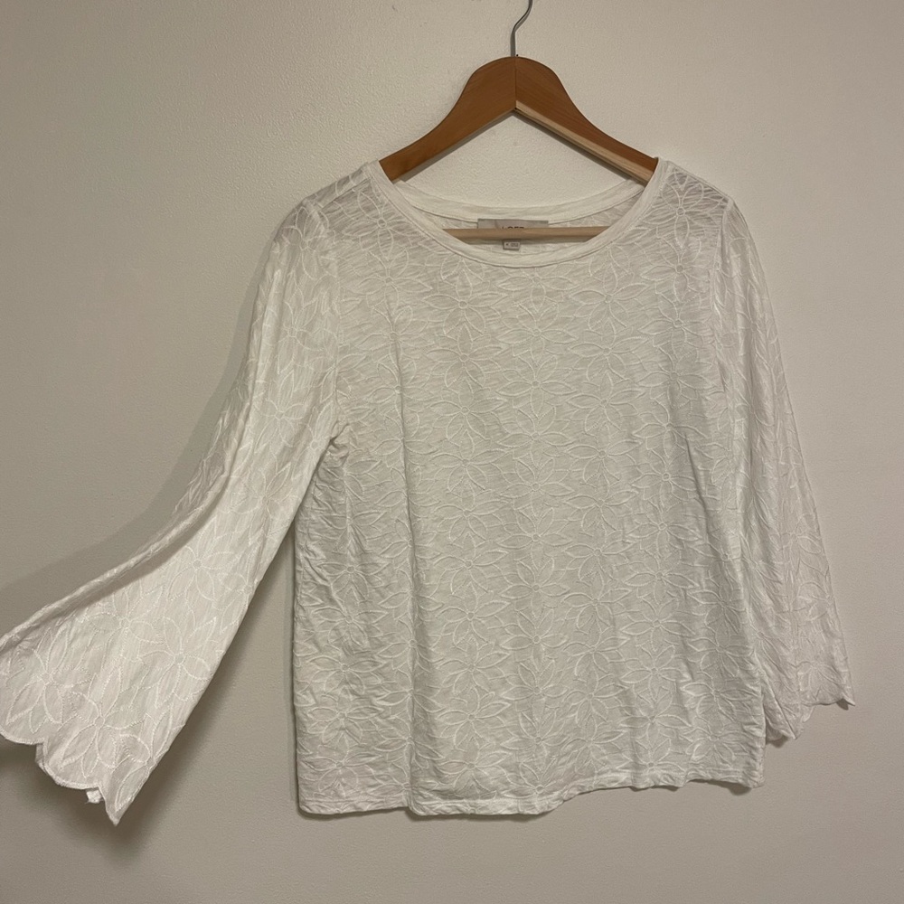 Loft Women’s Size Medium White Cream Floral Textured Long Sleeved Shirt